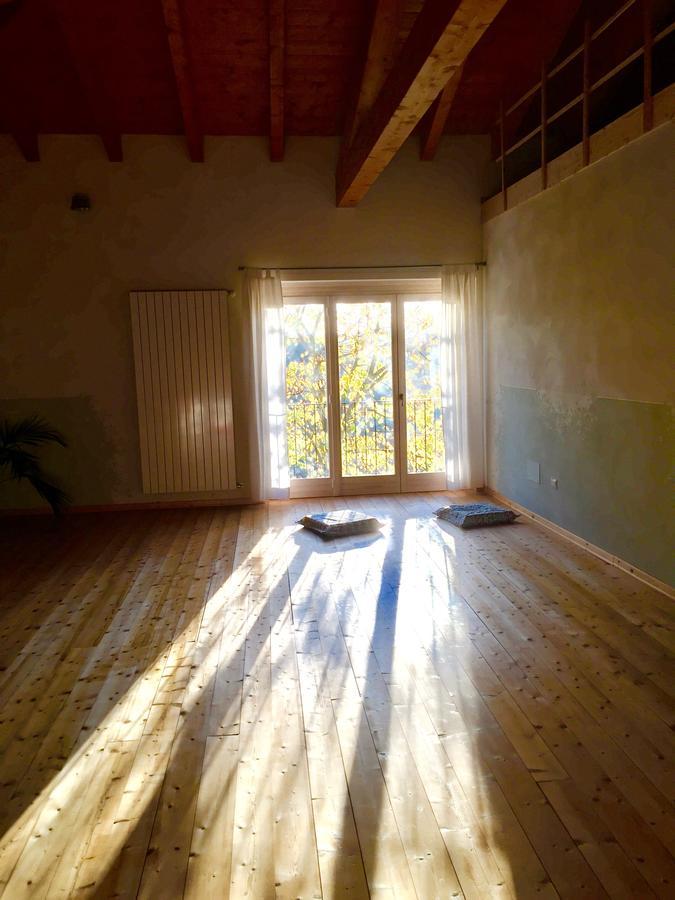 B&B Al Giardino Dei Mandorli Prasco 外观 照片